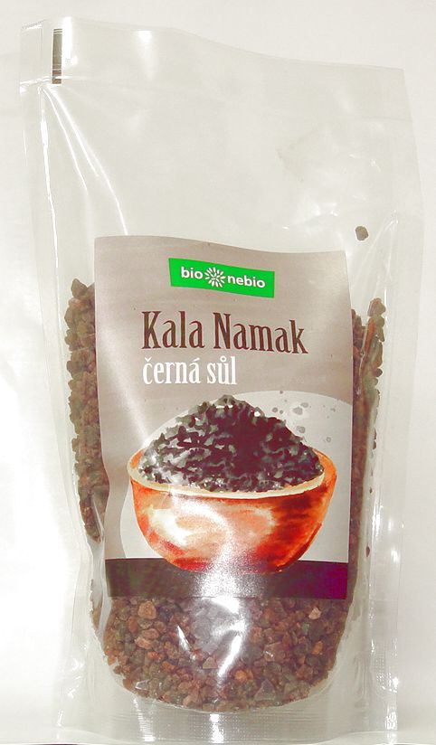 Indická pražená soľ Kala Namak 300g Táto jedinečná soľ sa získava pomalým pražením himalájskej kamennej soli s dreveným uhlím. Vďaka stopovým zlúčeninám (najmä sí...